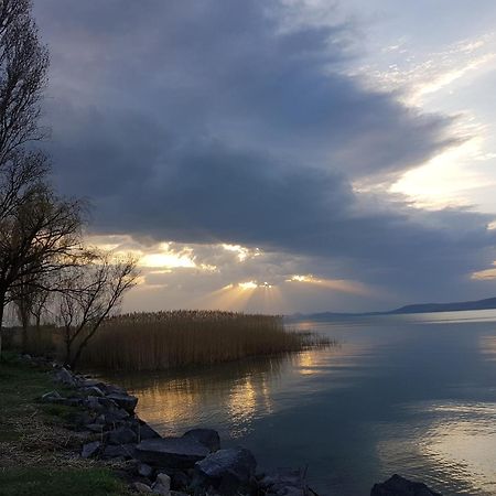 Csalad-Barat Apartman Balatonlelle Εξωτερικό φωτογραφία