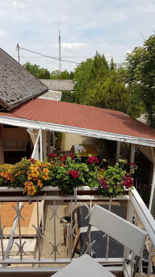 Csalad-Barat Apartman Balatonlelle Εξωτερικό φωτογραφία